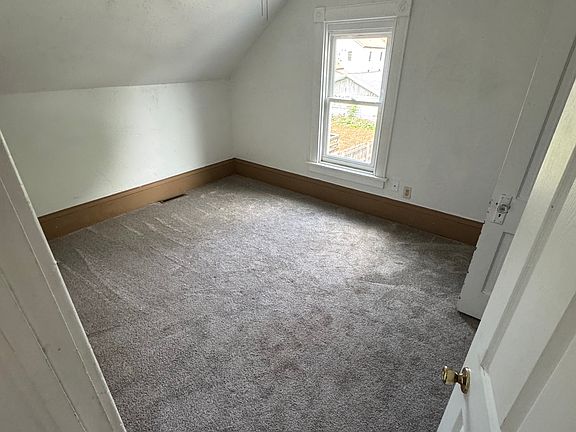 5th image of 1016 Harney Ave