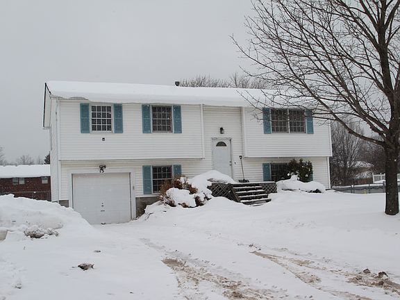 2nd image of 13 Tearose Meadow Ln