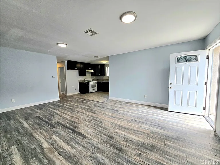 715 W 58th St — Photo 13