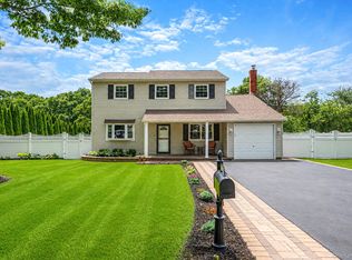 320 Peconic Avenue, Medford, NY 11763