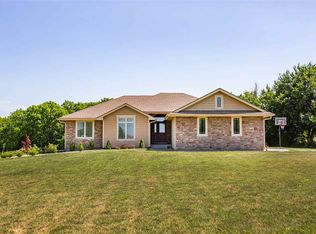 16814 W Cove Dr, Wamego, KS 66547