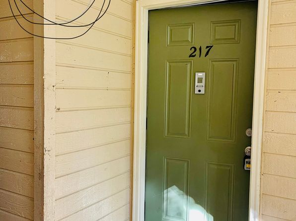 217 Colonial Ct #217