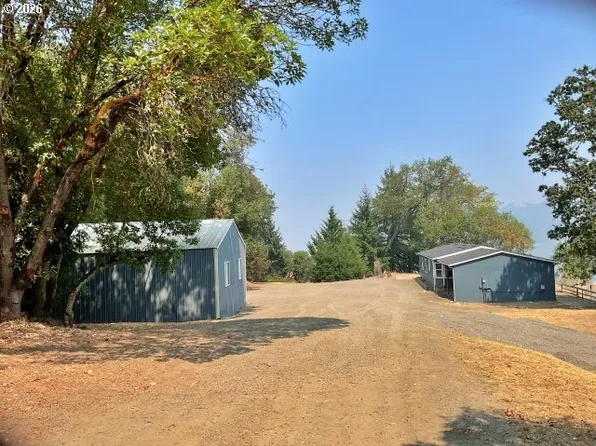 399 Serena Way
