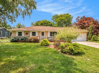 7463 Shadbleau Dr, Jenison, MI 49428