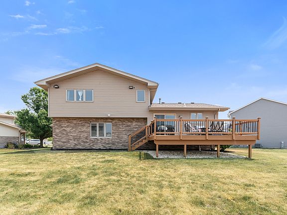3rd image of 709 Longwood Ct