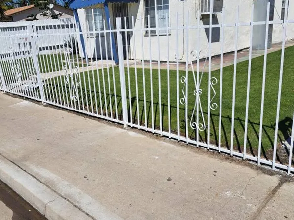 802 Roberts Ln #802, Bakersfield, CA 93308