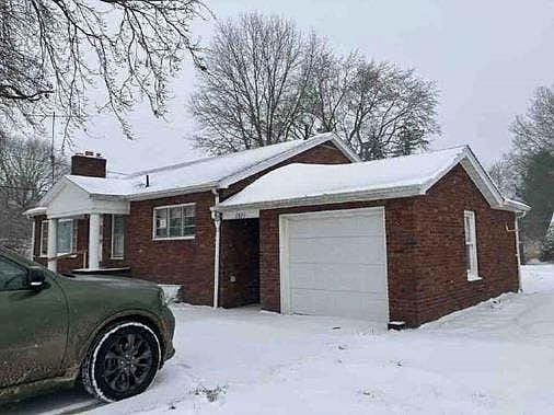 3rd image of 1571 Highland Rd