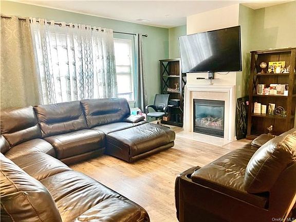 5th image of 84 Woodlake Dr