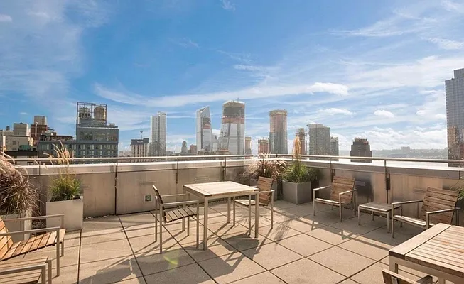 Sold by Triplemint | media 14