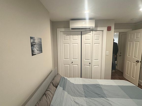 2nd image of 2 Snelling Pl #1