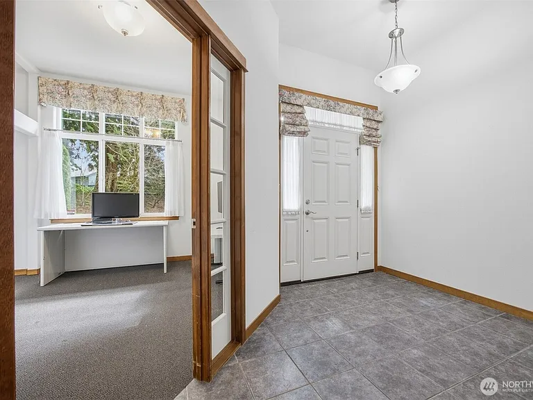 237 Creekview Crst — Photo 46