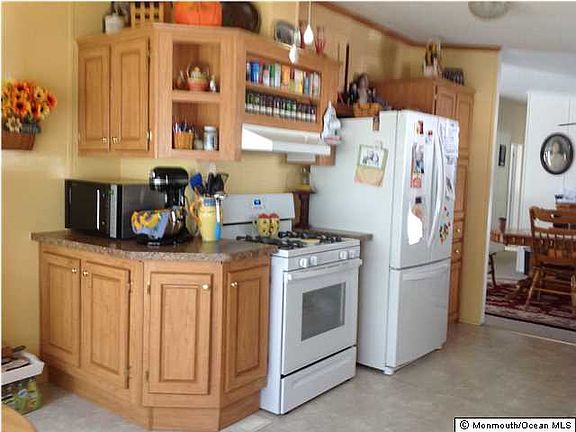 4th image of 119 Brown Ave