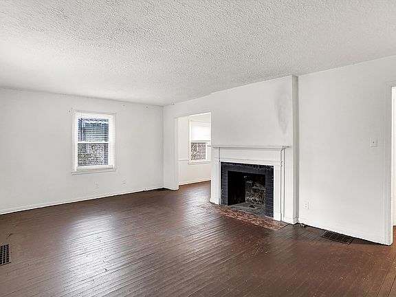 4th image of 3636 N Lasalle St
