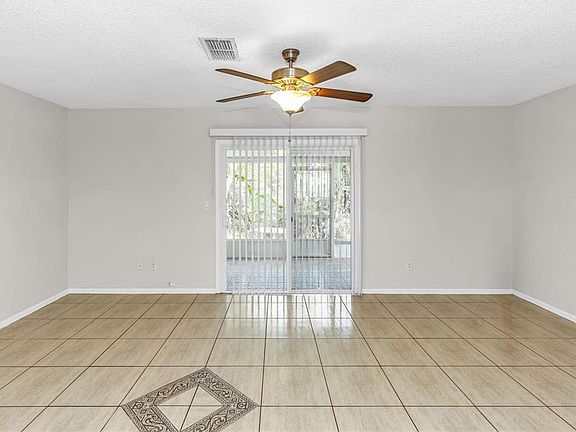 3rd image of 4431 Brook Hollow Cir