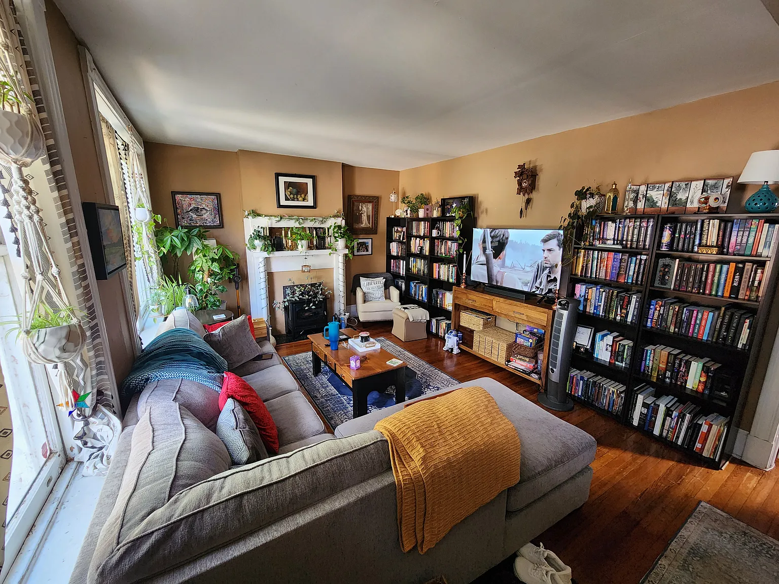 100 N Sheppard St — Photo 2