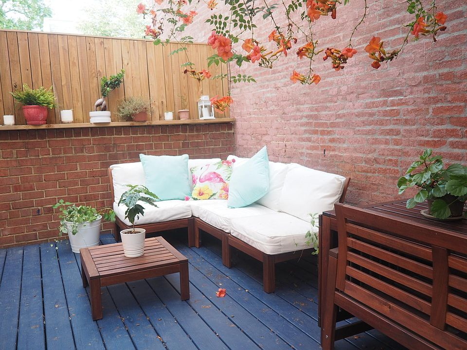 Private Backyard Patio- Great For Entertaining