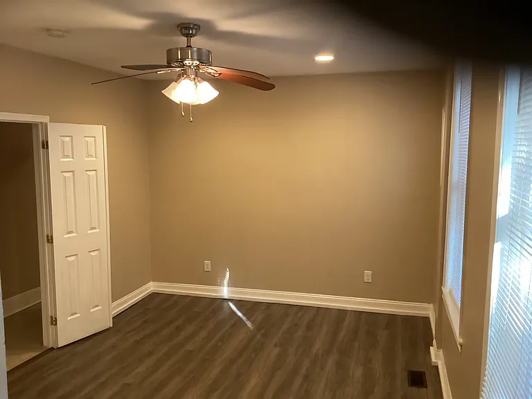 115 W Washington Ln — Photo 3