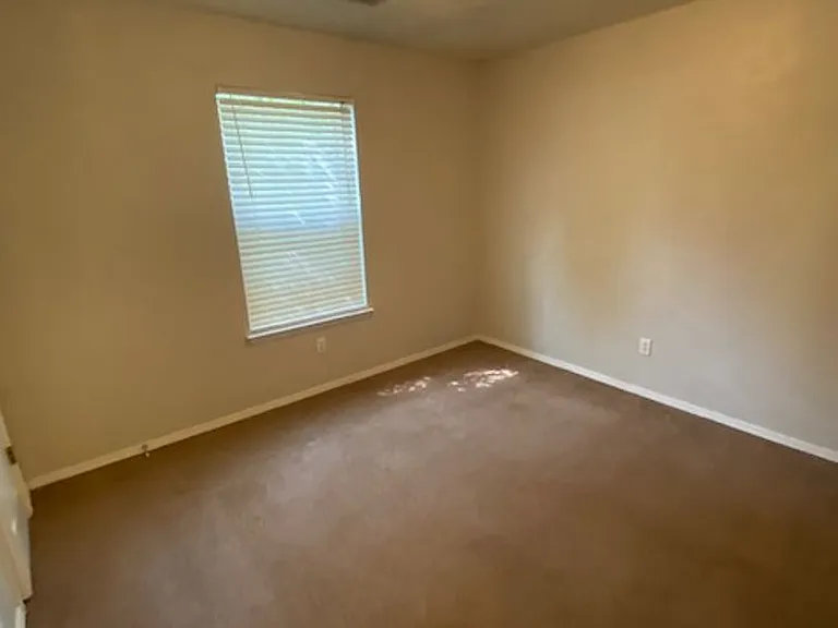 3194 W Parkway Dr — Photo 11