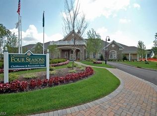 98 Quarry Dr #B2-5903, Woodland Park, NJ 07424