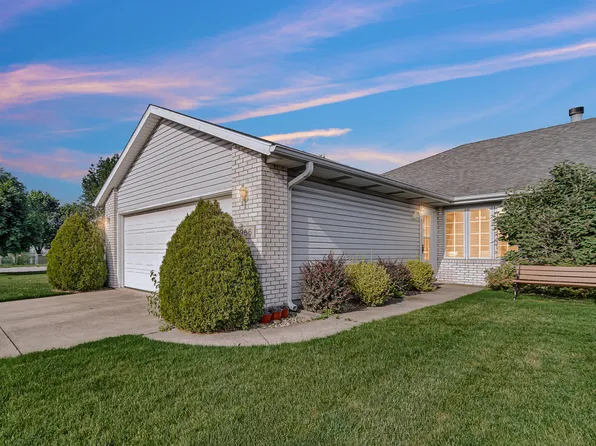 966 Blue Jay Way, Dyer, IN 46311