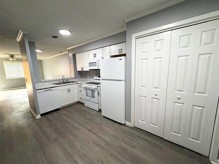 31 Canterbury Ct — Photo 8