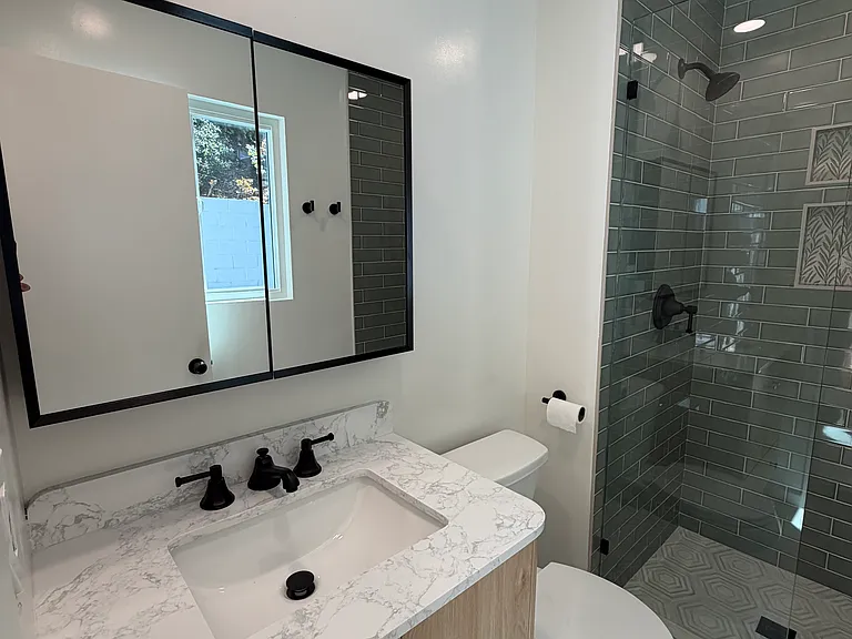 8535 Lookout Mountain Ave — Photo 38