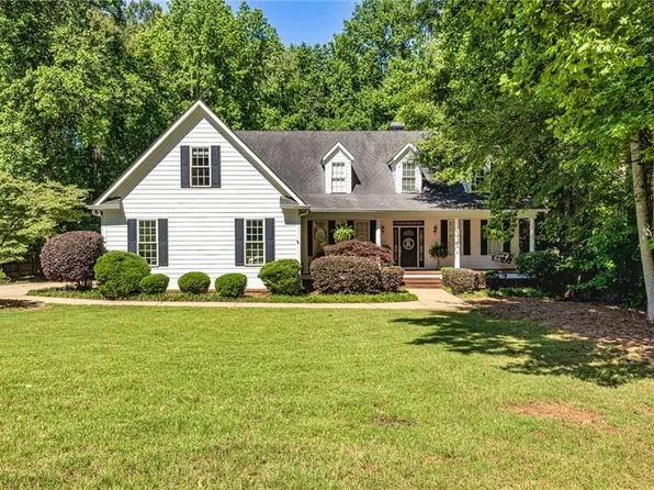 305 S Shore Dr, Newnan, GA 30263