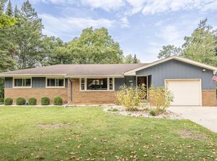 1375 S Cherokee Dr, Waukesha, WI 53186