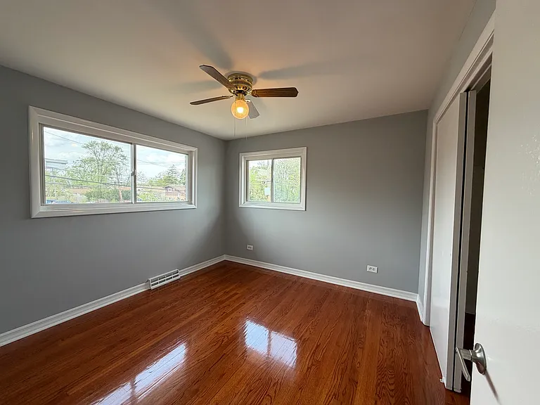170 E Northwest Hwy #I — Photo 10