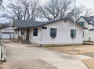 810 Delaware St, Perry, OK 73077