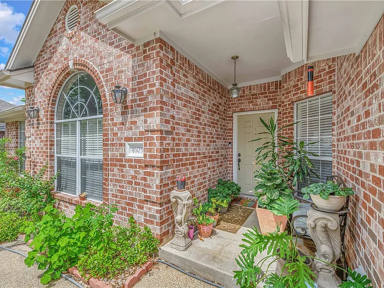 4605 Double Eagle Ct — Photo 3