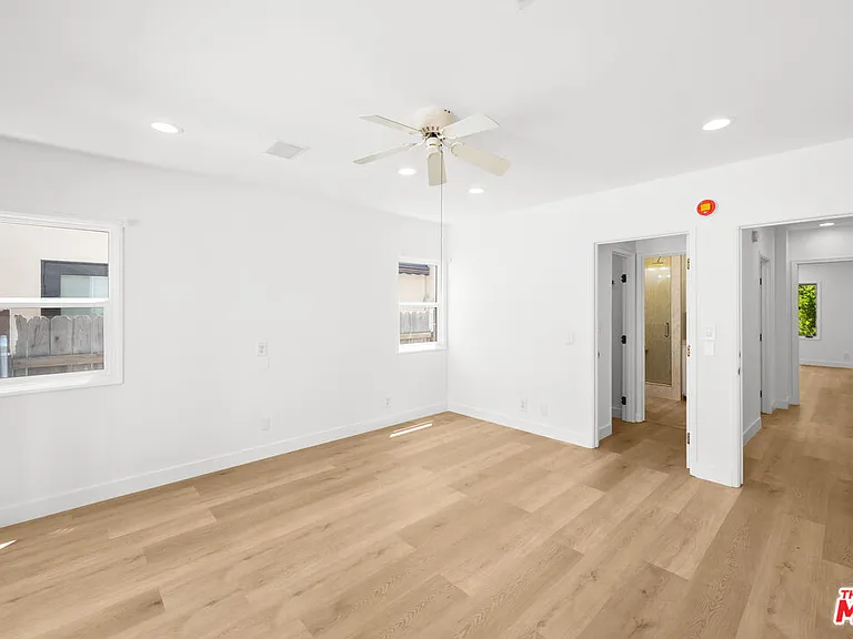 244 S Almont Dr — Photo 21