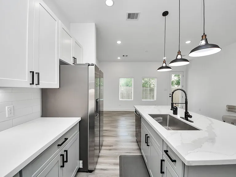 318 Neyland St — Photo 5