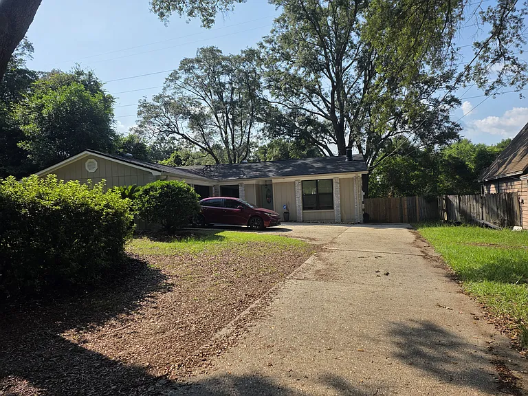 6056 W Shore Dr — Photo 1