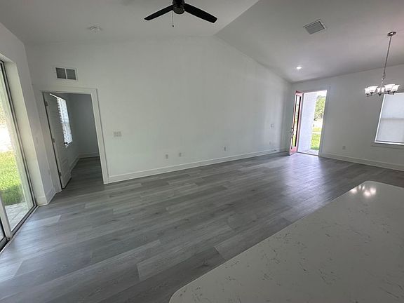 5th image of 2810 W Huron Ln