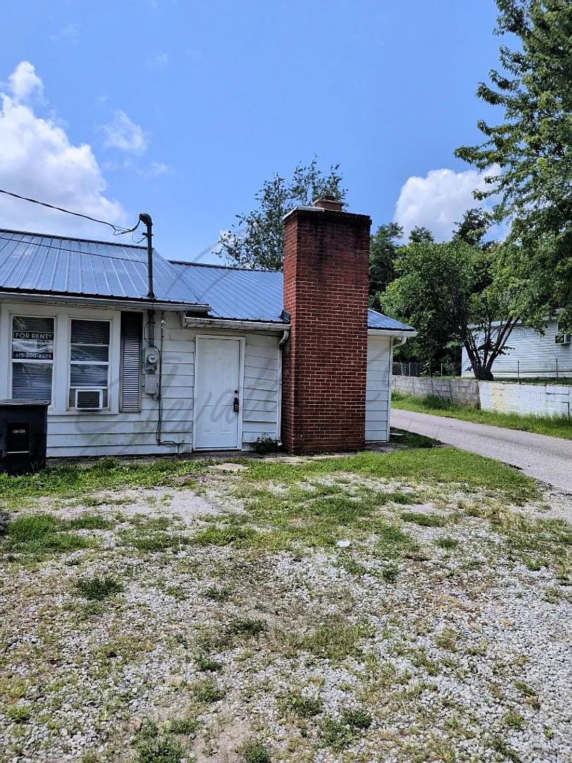 Special: 1/2 Off First Months Rent For Lovely Ranch 3 Bedroom Duplex! — Photo 3