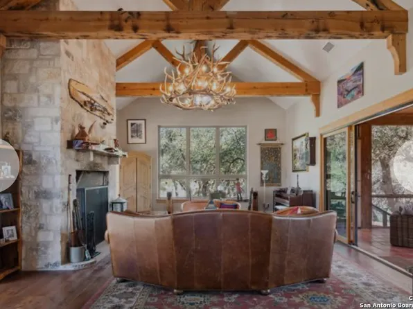 272 Sd 37981, Barksdale, TX 78828