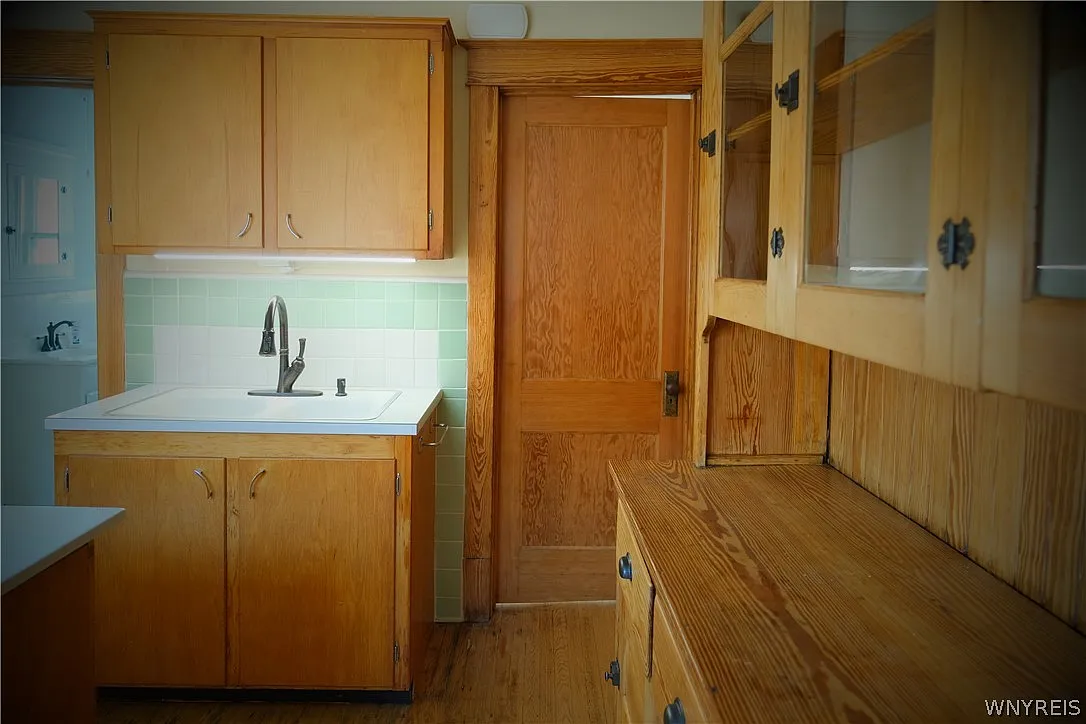 3 bed, 1.0 bath, 1055 sqft, $1,400 — Photo 4