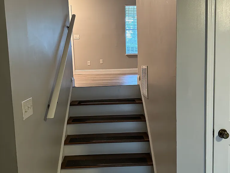 1468 Westwood Ct SW — Photo 4