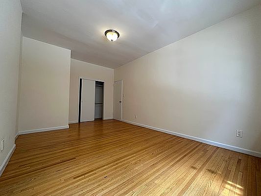 4th image of 303 E 90th St #102