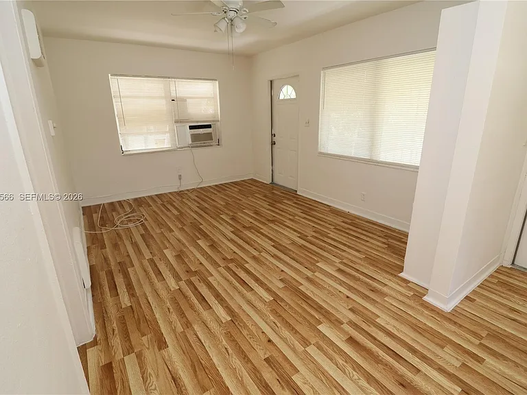 915 NE 16th Ter #5 — Photo 13