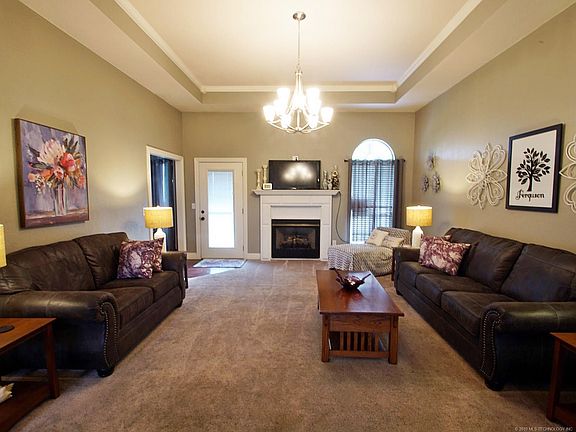 5th image of 206 W Calista Dr