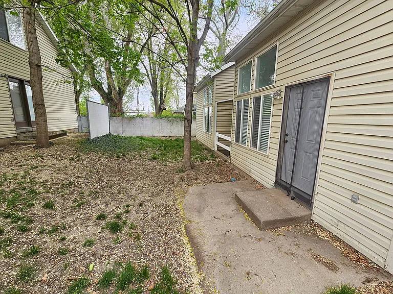 121 W 100 N — Photo 22