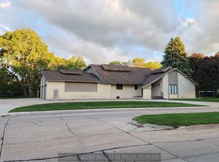 1303 Stagecoach Rd, Grand Island, NE 68801