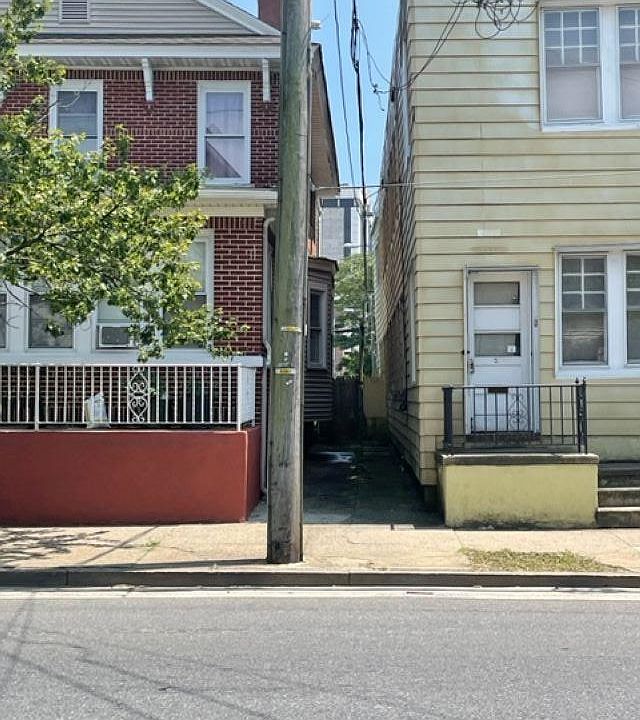 2nd image of 3408-10 Winchester Ave