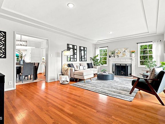 4th image of 2277 Queensberry Rd