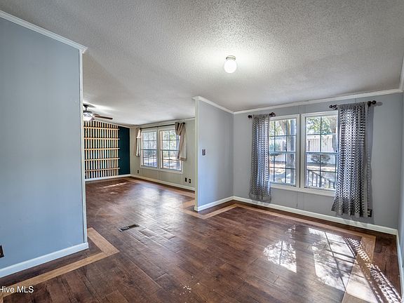 5th image of 2408 Quail Run Road NE