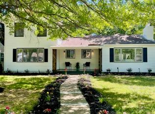 2432 SW Seabrook Ave, Topeka, KS 66614