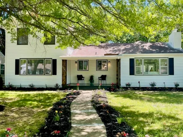 2432 SW Seabrook Ave, Topeka, KS 66614