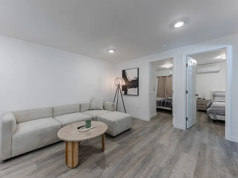 2461 Saint Pierre Ave — Photo 21